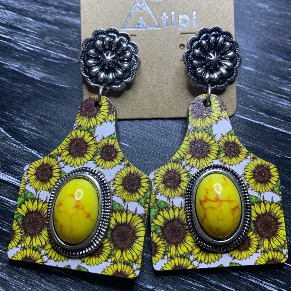 CATTLE-TAG WOODEN STUD EARRINGS - SUNFLOWER